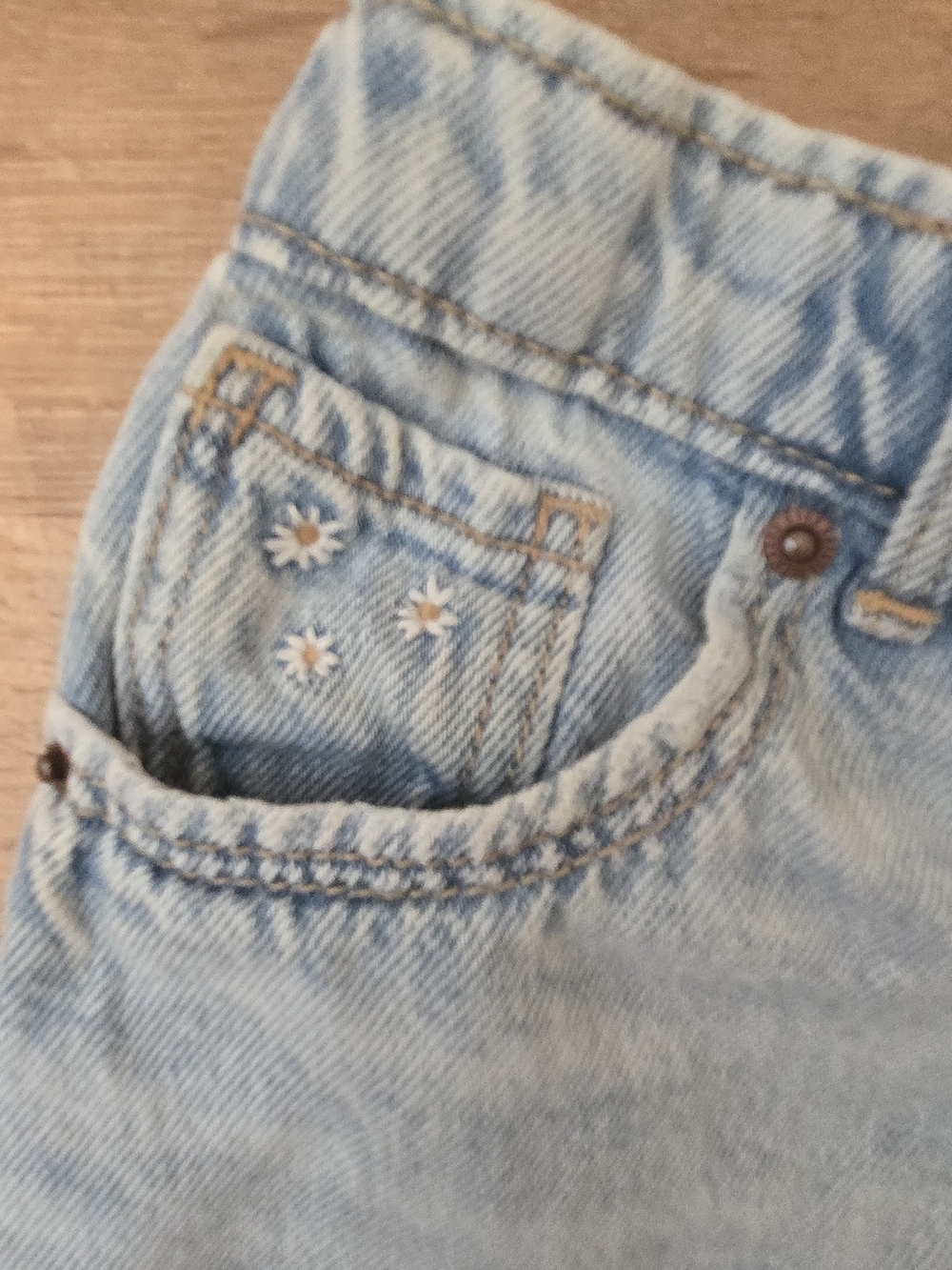Zara Toddler Girl 6 Daisy Embroidered Light Blue Soft Denim Shorts - Picture 2 of 5